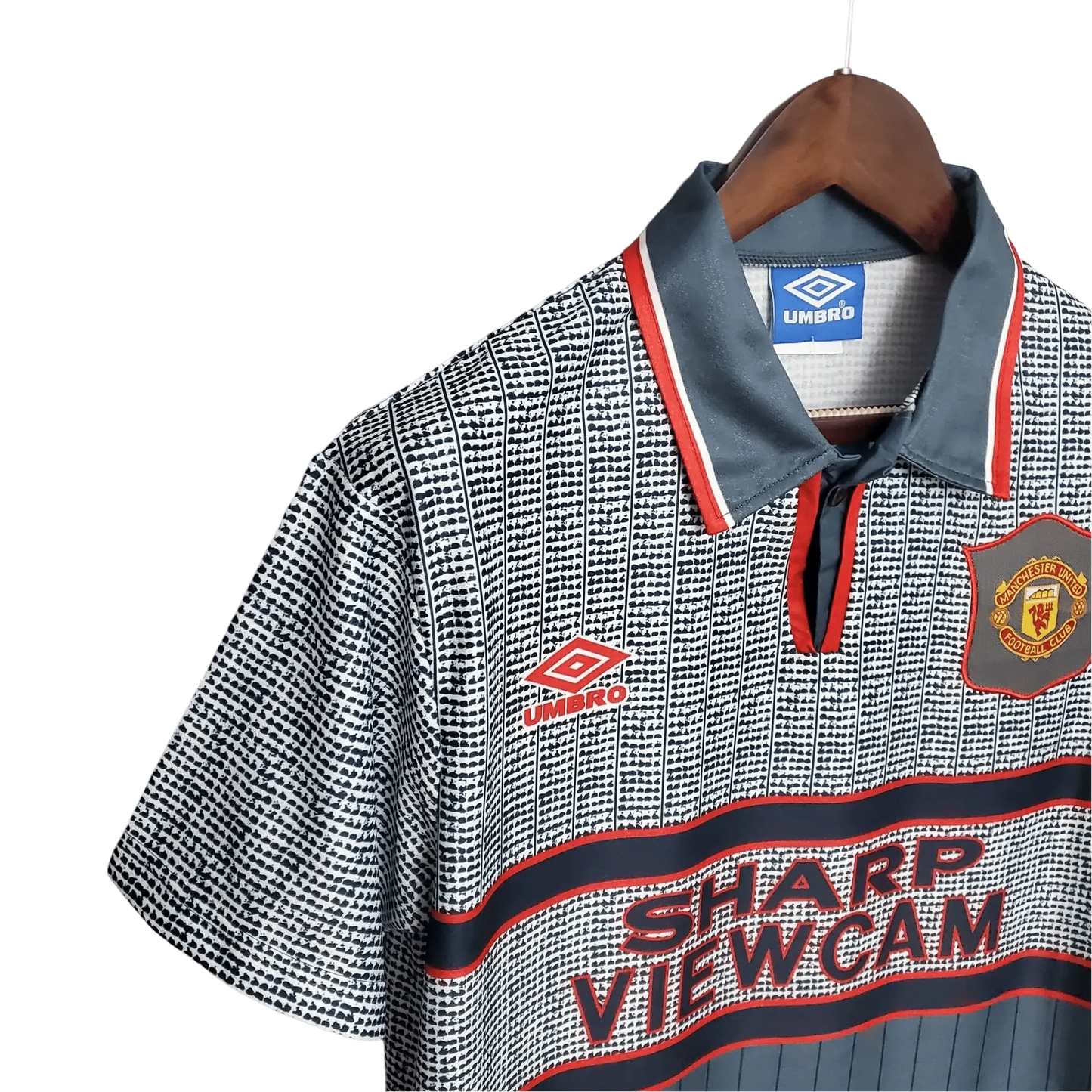 https://cdn.shopify.com/s/files/1/0826/7228/8075/files/19951996-manchester-united-sahrp-viewcam-gray-away-retro-kit-classickits433-611103.webp?v=1741199198