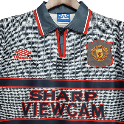 https://cdn.shopify.com/s/files/1/0826/7228/8075/files/19951996-manchester-united-sahrp-viewcam-gray-away-retro-kit-classickits433-865514.webp?v=1741199198
