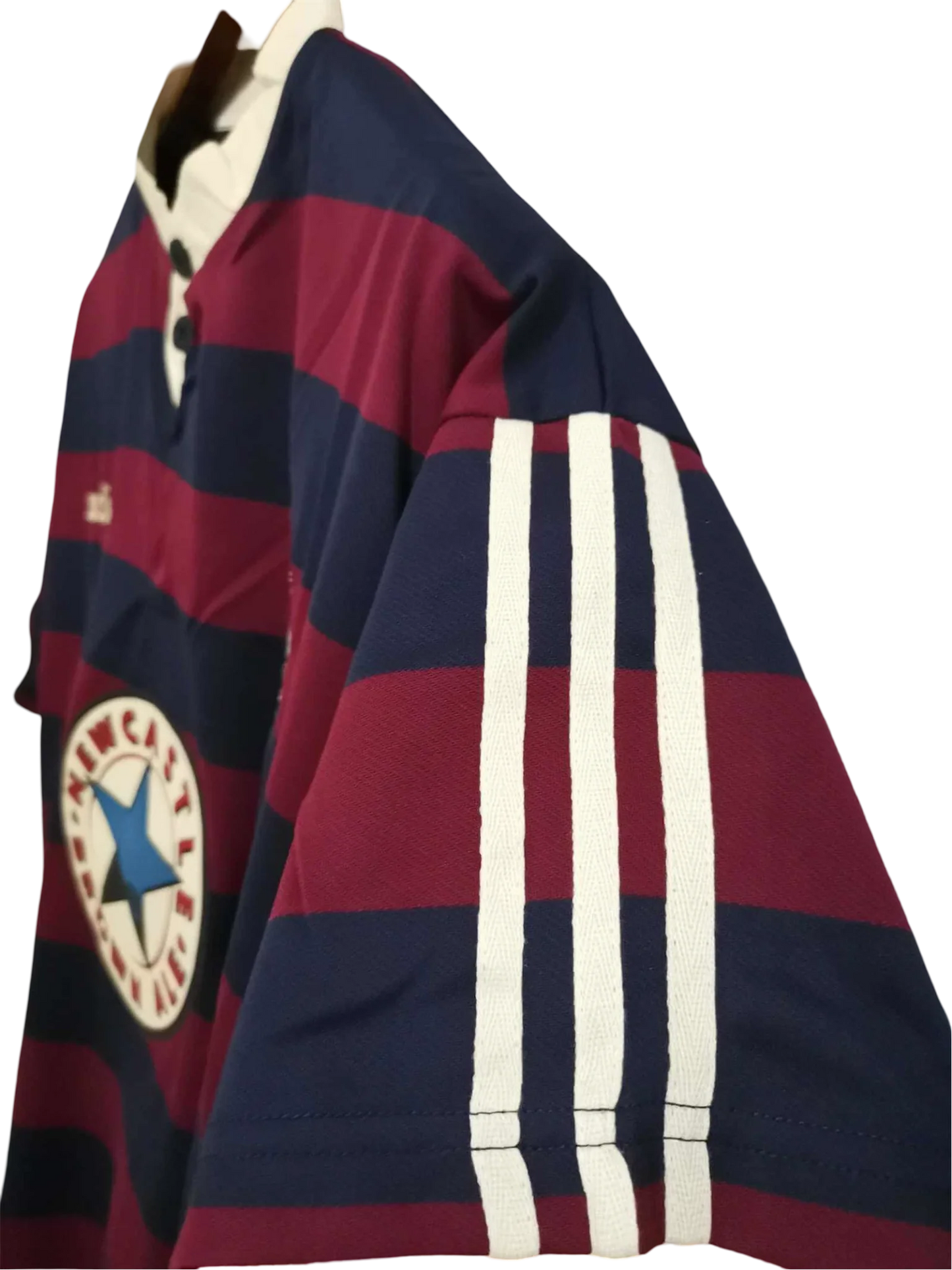 https://cdn.shopify.com/s/files/1/0826/7228/8075/files/19951996-newcastle-utd-away-retro-kit-classickits433-398207.webp?v=1741199162