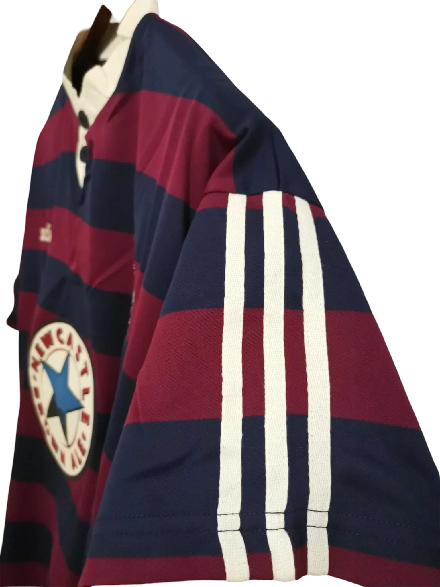https://cdn.shopify.com/s/files/1/0826/7228/8075/files/19951996-newcastle-utd-away-retro-kit-classickits433-398207.webp?v=1741199162