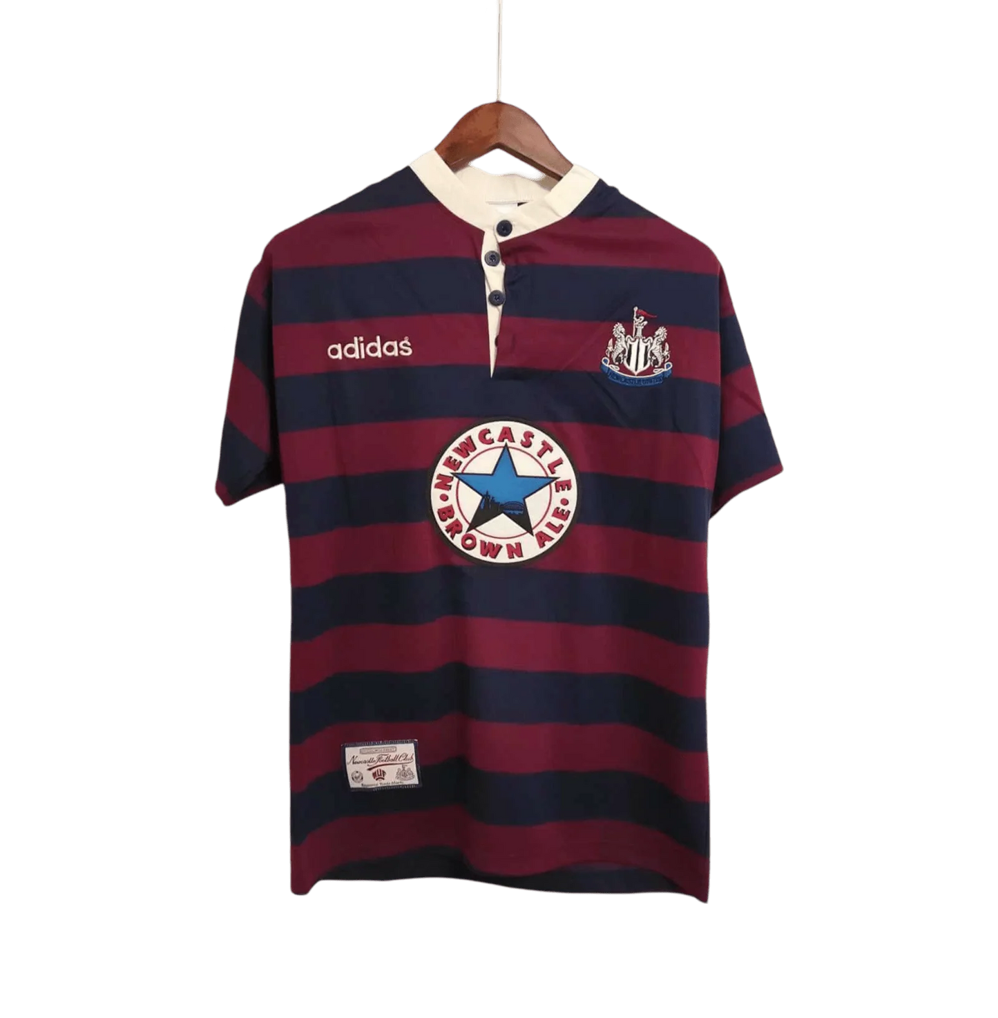 https://cdn.shopify.com/s/files/1/0826/7228/8075/files/19951996-newcastle-utd-away-retro-kit-classickits433-859046.webp?v=1741199161