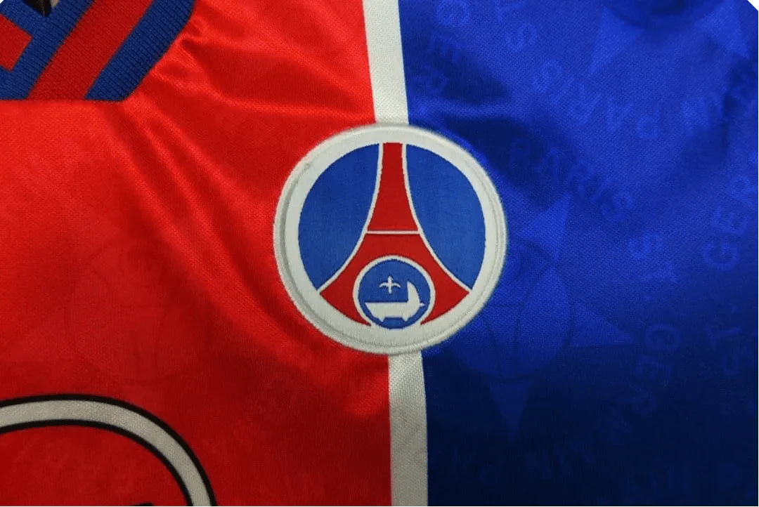 https://cdn.shopify.com/s/files/1/0826/7228/8075/files/19951996-paris-saint-germain-opel-home-retro-jersey-389212.webp?v=1741198002