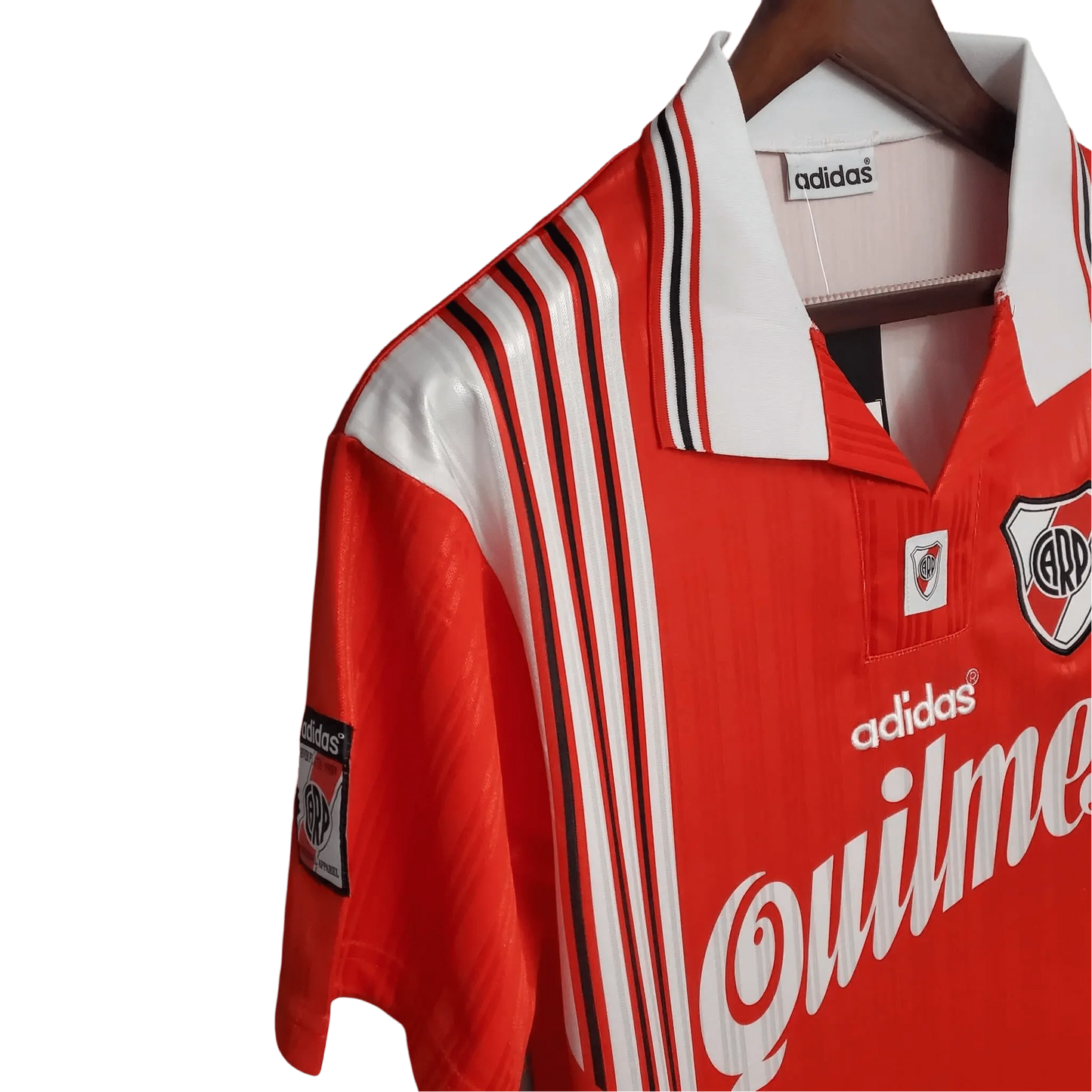 https://cdn.shopify.com/s/files/1/0826/7228/8075/files/19951996-river-plate-quilmes-away-retro-jersey-913180.webp?v=1741197183