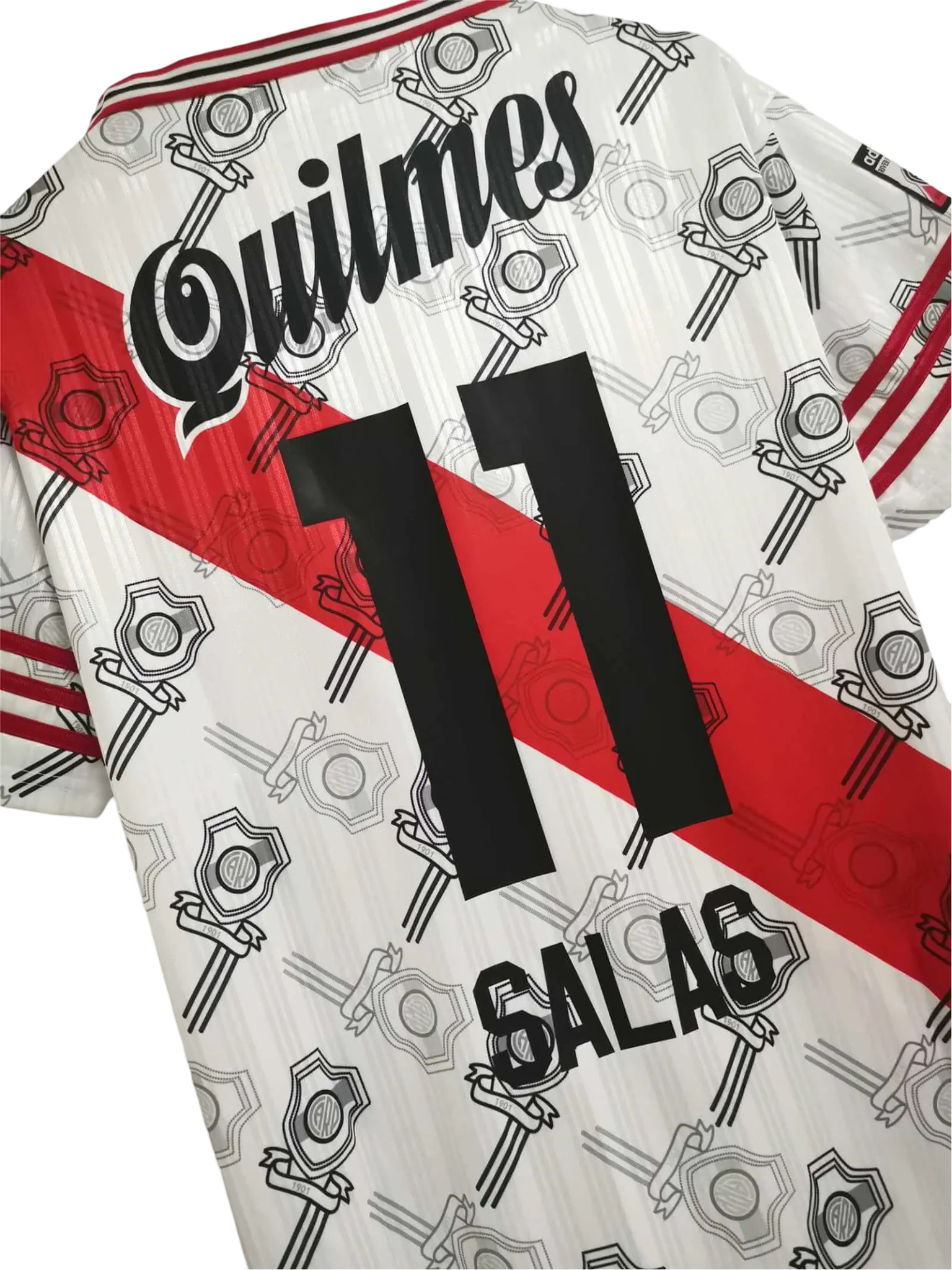 https://cdn.shopify.com/s/files/1/0826/7228/8075/files/19951996-river-plate-quilmes-home-retro-jersey-642829.webp?v=1741197183