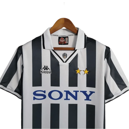https://cdn.shopify.com/s/files/1/0826/7228/8075/files/19951997-juventus-sony-home-retro-jersey-401106.webp?v=1741198778