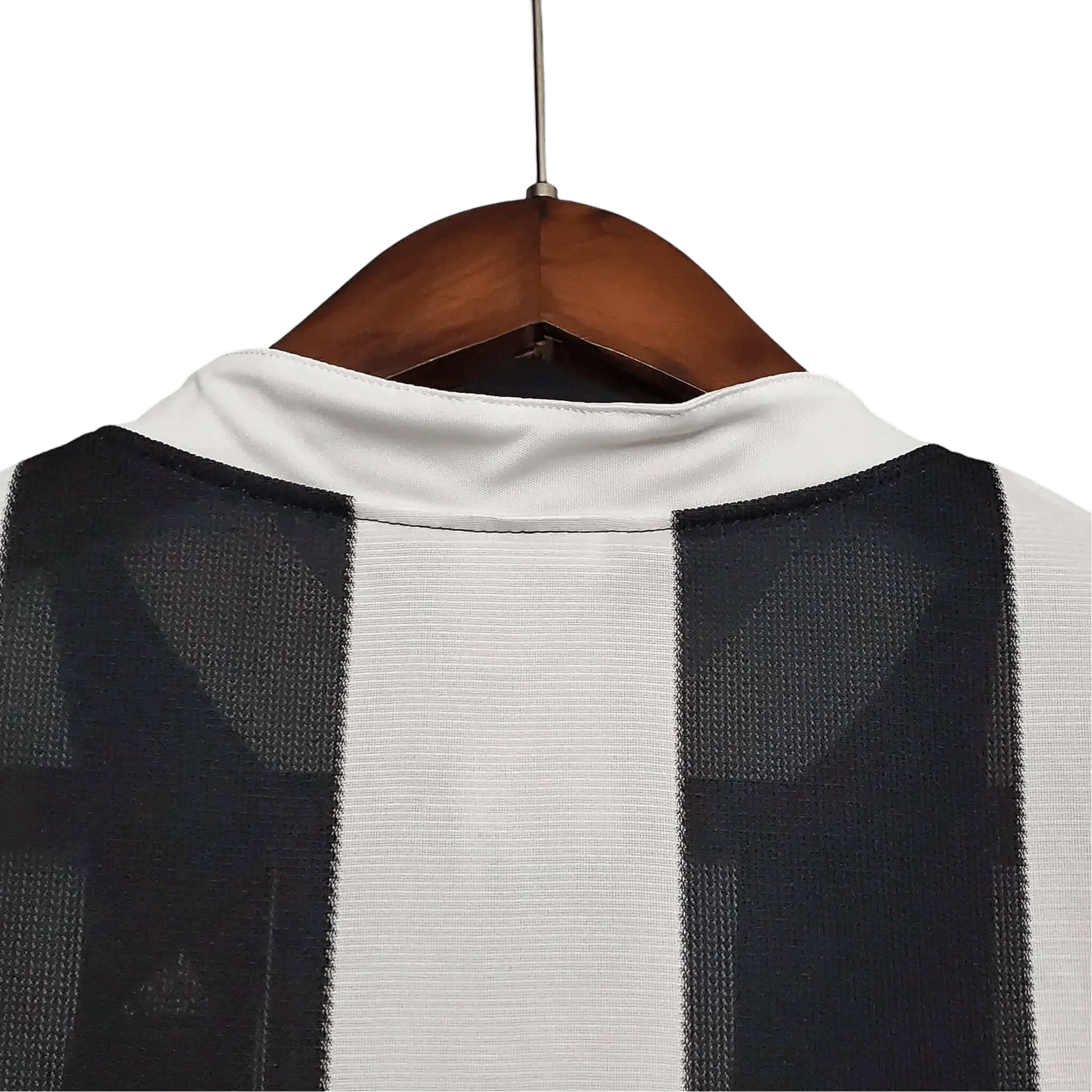 https://cdn.shopify.com/s/files/1/0826/7228/8075/files/19951997-newcastle-utd-home-retro-kit-classickits433-172312.webp?v=1741199177