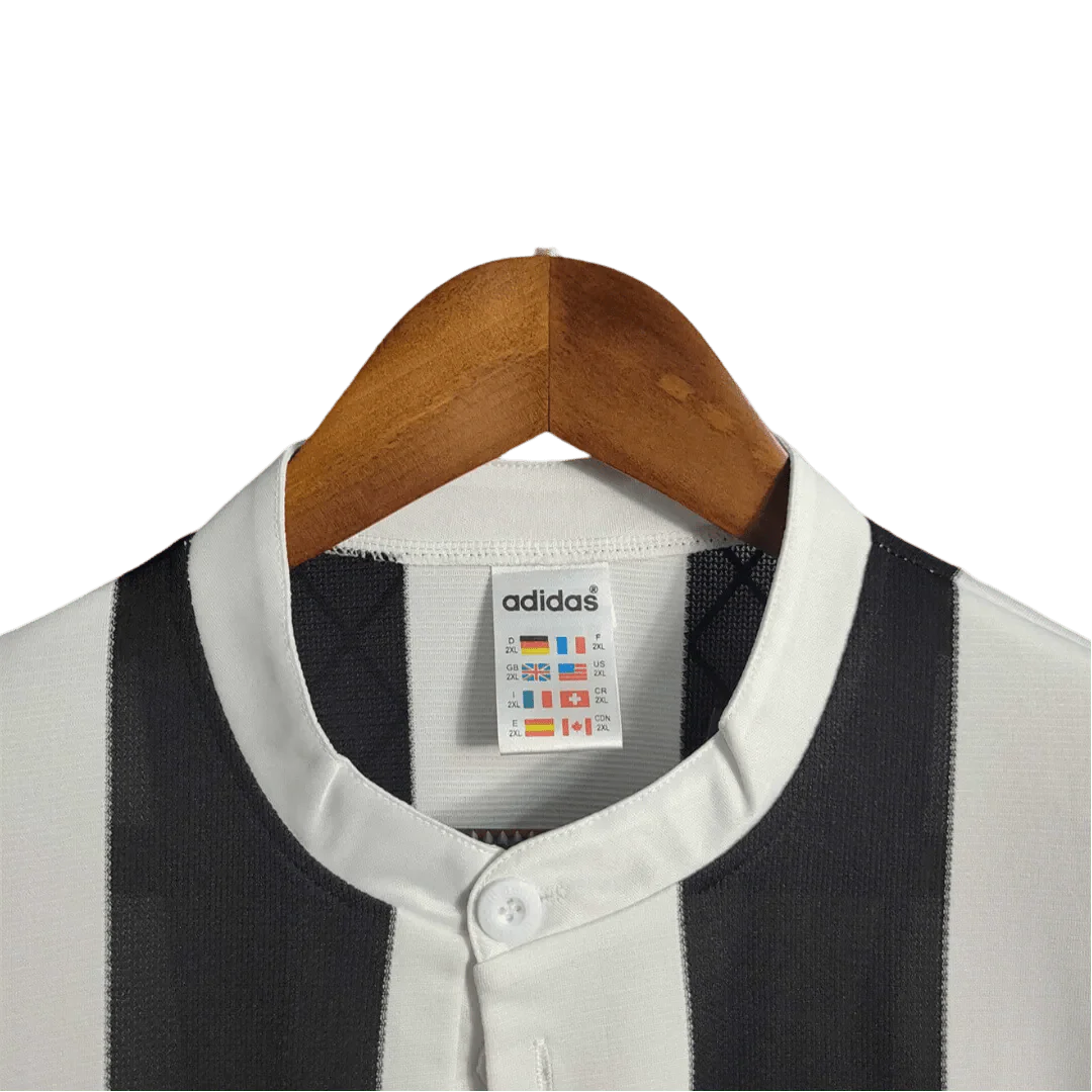 https://cdn.shopify.com/s/files/1/0826/7228/8075/files/19951997-newcastle-utd-home-retro-kit-long-sleeve-classickits433-385536.webp?v=1741197833