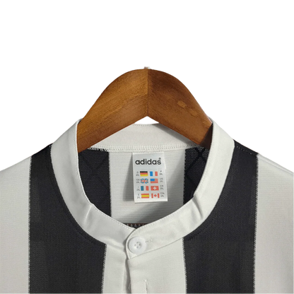 https://cdn.shopify.com/s/files/1/0826/7228/8075/files/19951997-newcastle-utd-home-retro-kit-long-sleeve-classickits433-385536.webp?v=1741197833