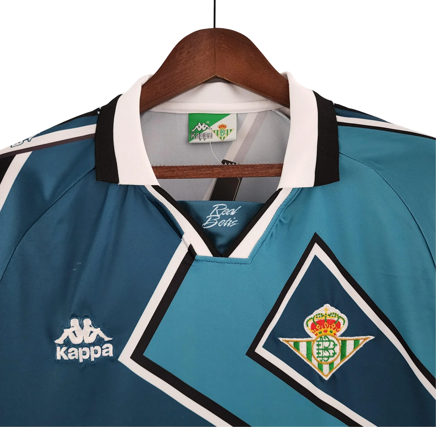 https://cdn.shopify.com/s/files/1/0826/7228/8075/files/19951997-real-betis-away-retro-kit-classickits433-514165.webp?v=1741199148