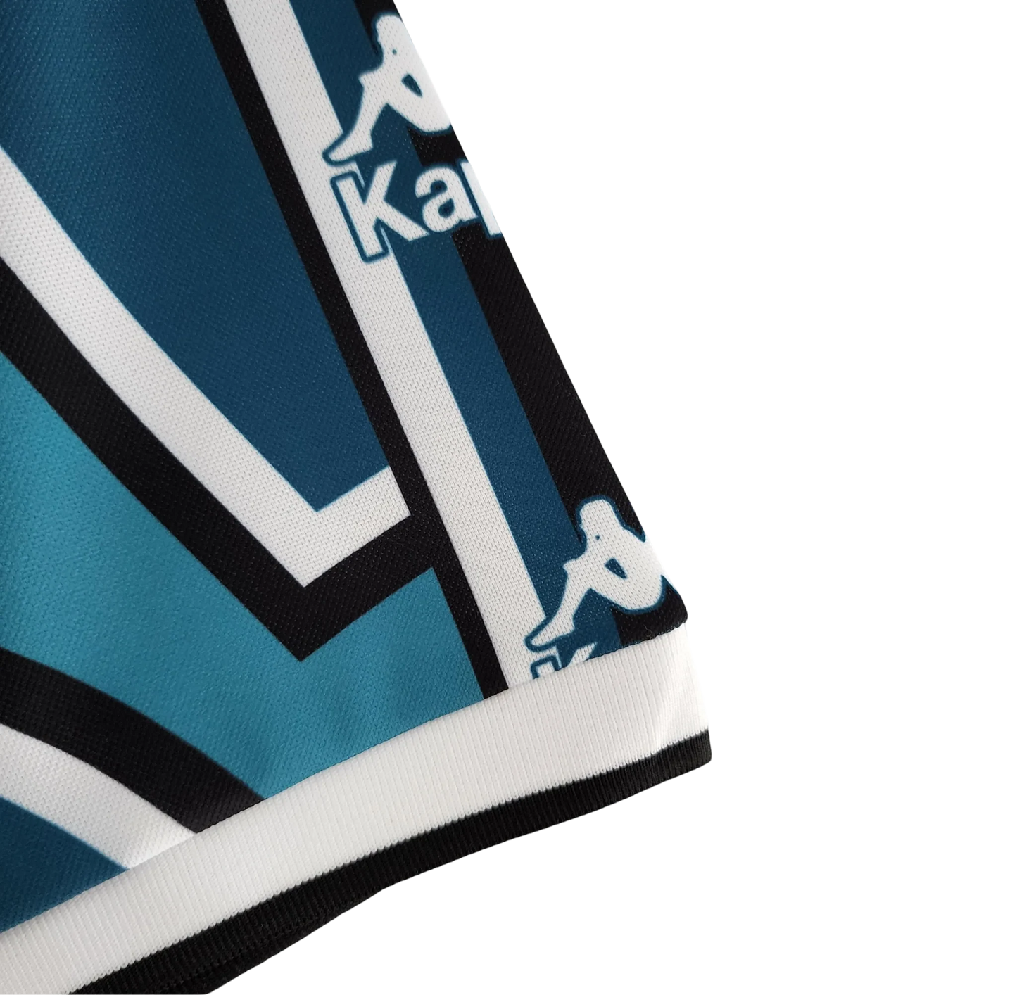 https://cdn.shopify.com/s/files/1/0826/7228/8075/files/19951997-real-betis-away-retro-kit-classickits433-900490.webp?v=1741199149