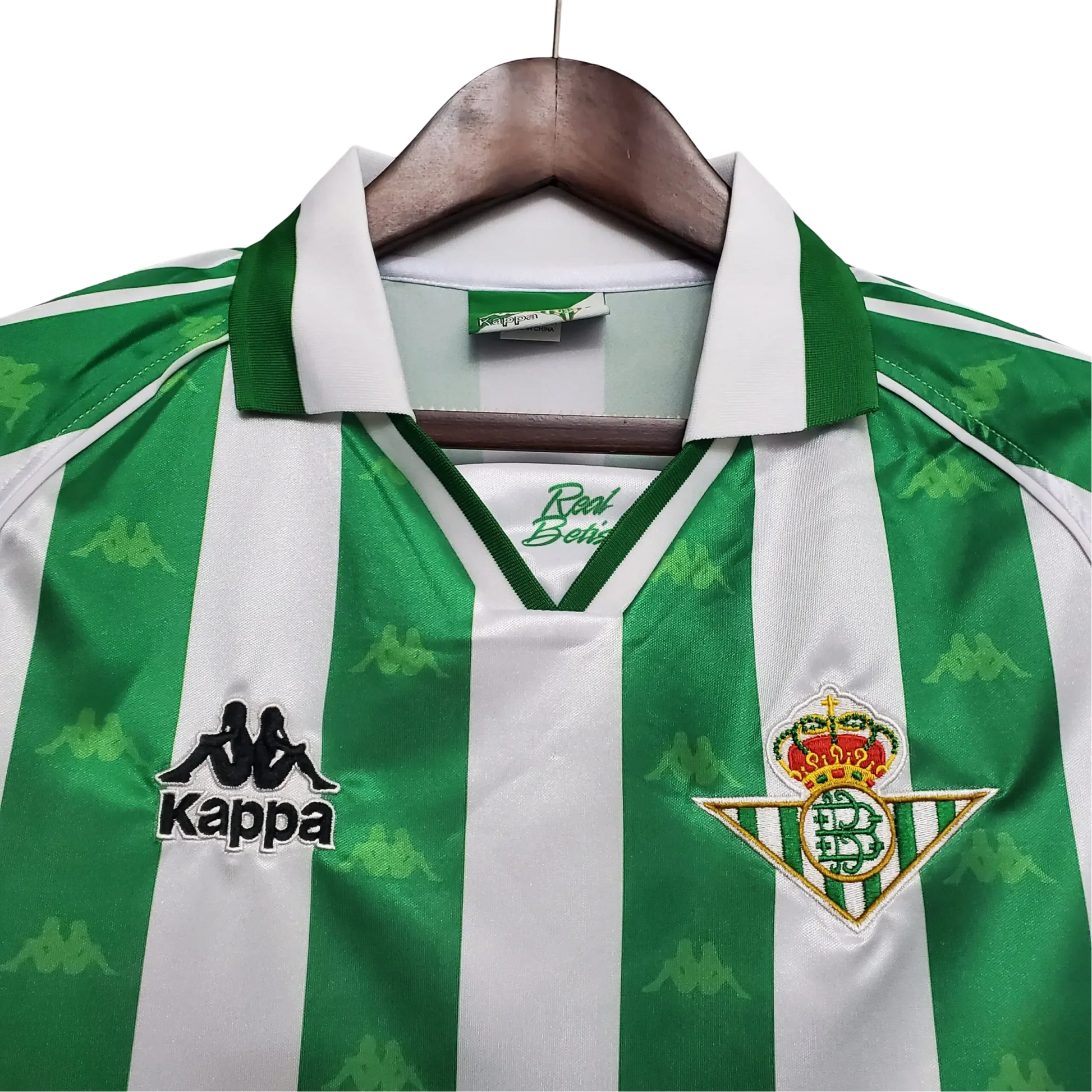 https://cdn.shopify.com/s/files/1/0826/7228/8075/files/19951997-real-betis-home-retro-kit-classickits433-472095.webp?v=1741199144