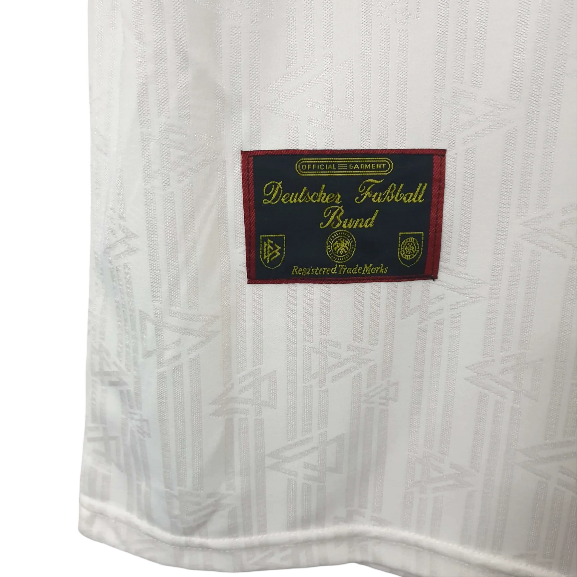 https://cdn.shopify.com/s/files/1/0826/7228/8075/files/1996-germany-euro-retro-kit-984092.webp?v=1741197047