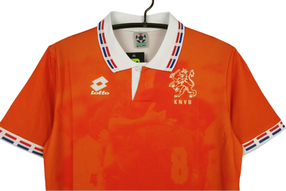 https://cdn.shopify.com/s/files/1/0826/7228/8075/files/1996-netherlands-home-kit-147299.webp?v=1741196944