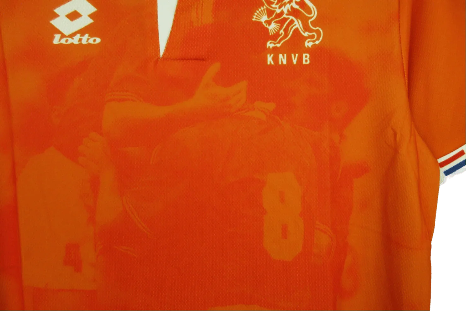 https://cdn.shopify.com/s/files/1/0826/7228/8075/files/1996-netherlands-home-kit-479962.webp?v=1741196943