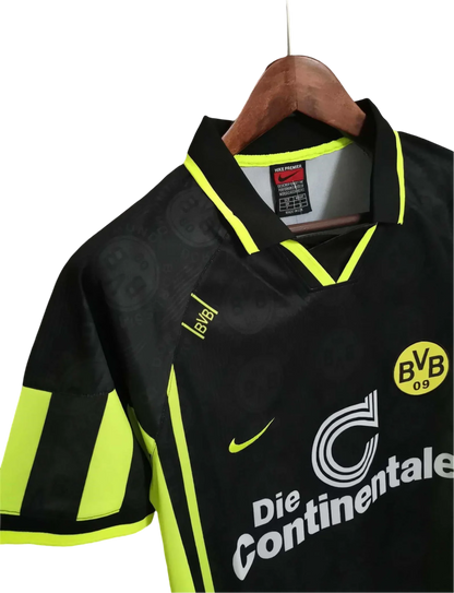 https://cdn.shopify.com/s/files/1/0826/7228/8075/files/19961997-borussia-dortmund-continentale-away-retro-kit-classickits433-835829.webp?v=1741199393