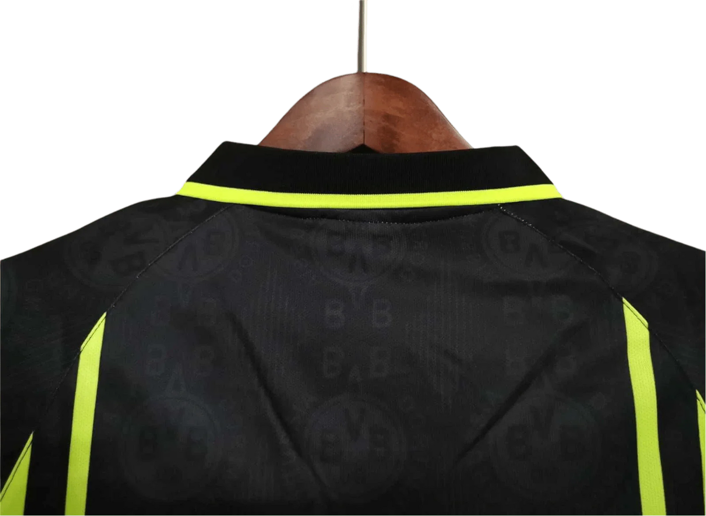 https://cdn.shopify.com/s/files/1/0826/7228/8075/files/19961997-borussia-dortmund-continentale-away-retro-kit-classickits433-878079.webp?v=1741199394