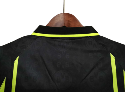 https://cdn.shopify.com/s/files/1/0826/7228/8075/files/19961997-borussia-dortmund-continentale-away-retro-kit-classickits433-878079.webp?v=1741199394