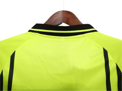 https://cdn.shopify.com/s/files/1/0826/7228/8075/files/19961997-borussia-dortmund-continentale-home-retro-kit-classickits433-172677.webp?v=1741199323