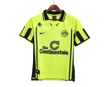 https://cdn.shopify.com/s/files/1/0826/7228/8075/files/19961997-borussia-dortmund-continentale-home-retro-kit-classickits433-940009.webp?v=1741199321