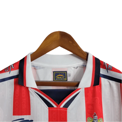 https://cdn.shopify.com/s/files/1/0826/7228/8075/files/19961997-chivas-guadalajara-mexicana-home-retro-jersey-577796.webp?v=1741197160