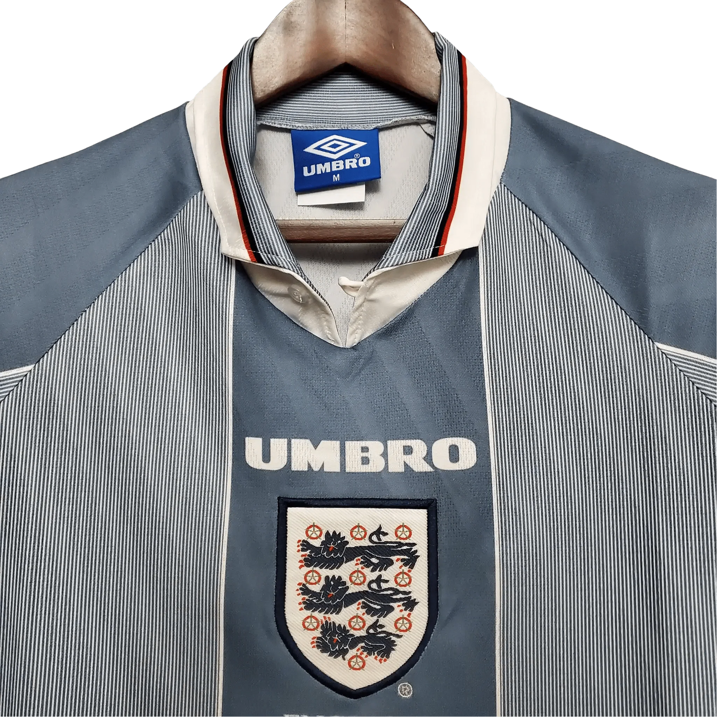 https://cdn.shopify.com/s/files/1/0826/7228/8075/files/19961997-england-away-retro-kit-classickits433-874544.webp?v=1741198526