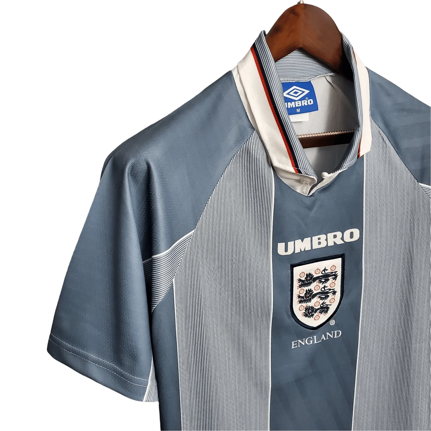 https://cdn.shopify.com/s/files/1/0826/7228/8075/files/19961997-england-away-retro-kit-classickits433-970687.webp?v=1741198525
