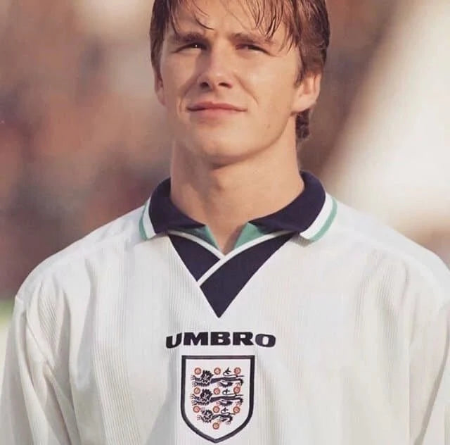 https://cdn.shopify.com/s/files/1/0826/7228/8075/files/19961997-england-home-retro-kit-classickits433-508934.webp?v=1741198515