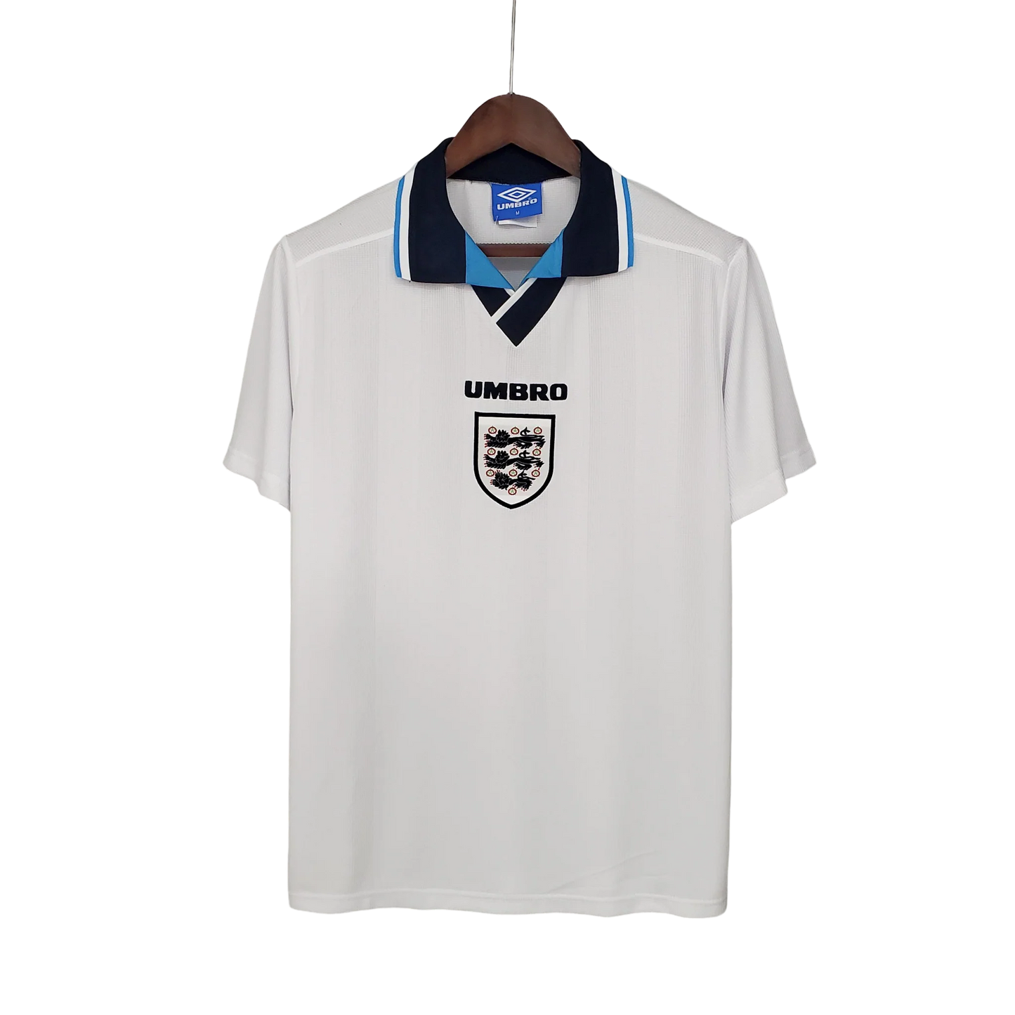 https://cdn.shopify.com/s/files/1/0826/7228/8075/files/19961997-england-home-retro-kit-classickits433-965151.webp?v=1741198518