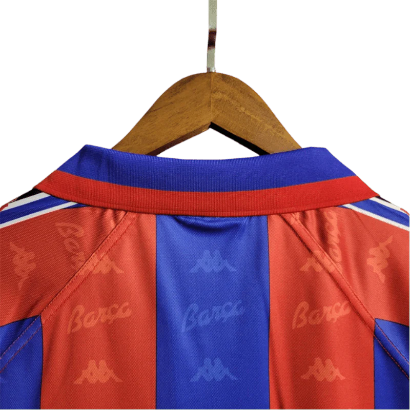https://cdn.shopify.com/s/files/1/0826/7228/8075/files/19961997-fc-barcelona-home-retro-kit-classickits433-289206.webp?v=1741199031