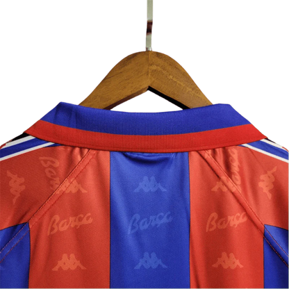 https://cdn.shopify.com/s/files/1/0826/7228/8075/files/19961997-fc-barcelona-home-retro-kit-classickits433-289206.webp?v=1741199031