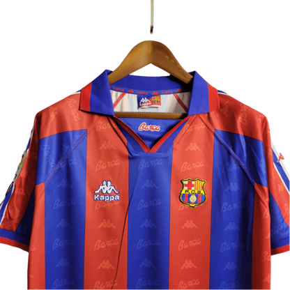 https://cdn.shopify.com/s/files/1/0826/7228/8075/files/19961997-fc-barcelona-home-retro-kit-classickits433-300534.webp?v=1741199032