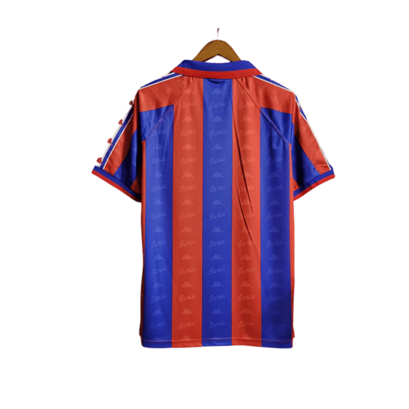 https://cdn.shopify.com/s/files/1/0826/7228/8075/files/19961997-fc-barcelona-home-retro-kit-classickits433-446549.webp?v=1741199034