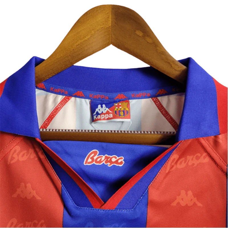https://cdn.shopify.com/s/files/1/0826/7228/8075/files/19961997-fc-barcelona-home-retro-kit-classickits433-488709.webp?v=1741199034