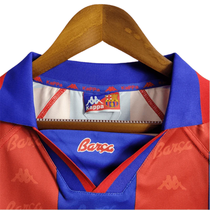 https://cdn.shopify.com/s/files/1/0826/7228/8075/files/19961997-fc-barcelona-home-retro-kit-classickits433-488709.webp?v=1741199034