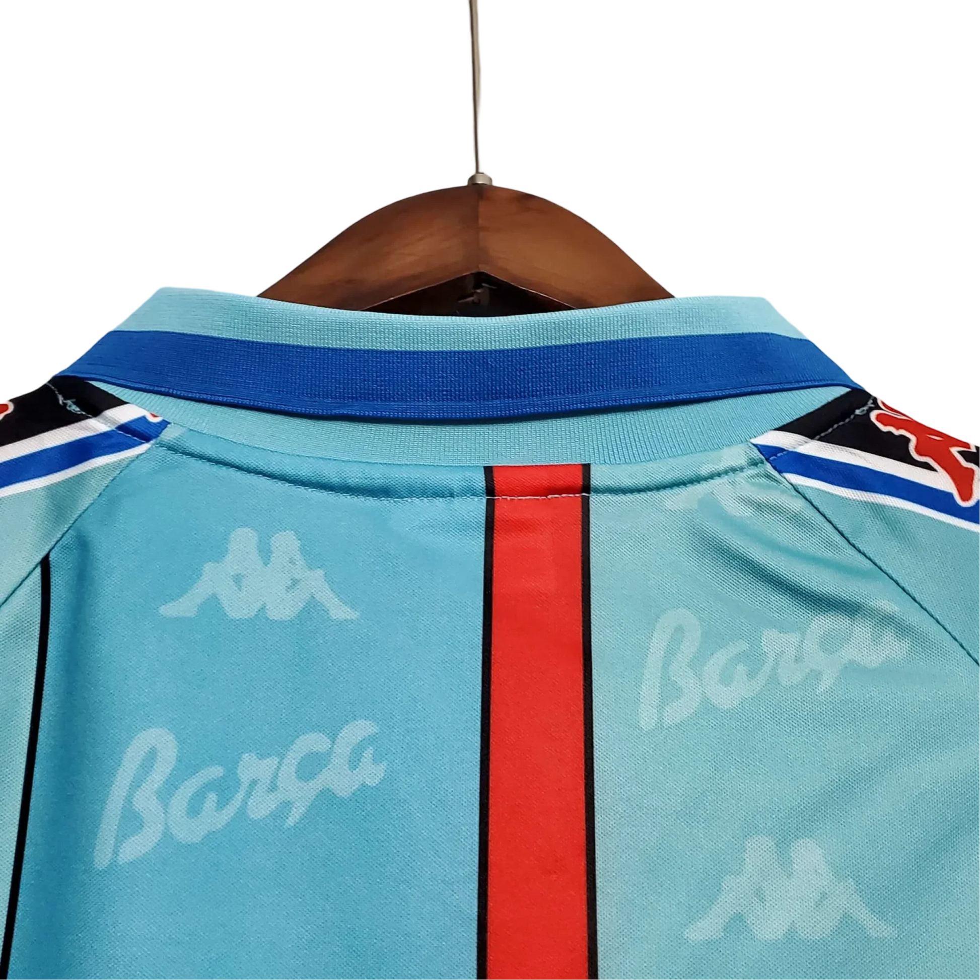 https://cdn.shopify.com/s/files/1/0826/7228/8075/files/19961997-fc-barcelona-turquoise-retro-kit-classickits433-134048.webp?v=1741199022