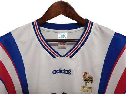 https://cdn.shopify.com/s/files/1/0826/7228/8075/files/19961997-france-away-retro-jersey-269210.webp?v=1741198522