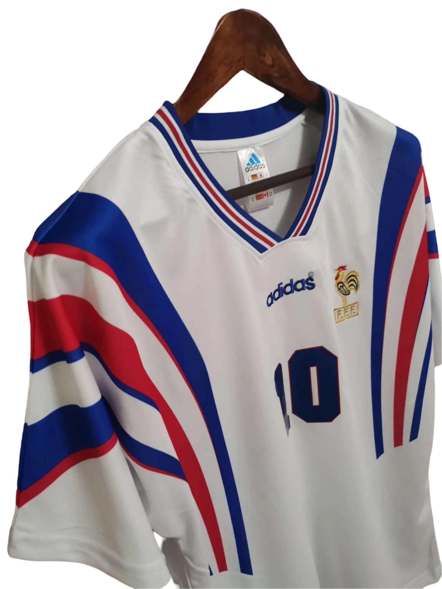 https://cdn.shopify.com/s/files/1/0826/7228/8075/files/19961997-france-away-retro-jersey-598288.webp?v=1741198519