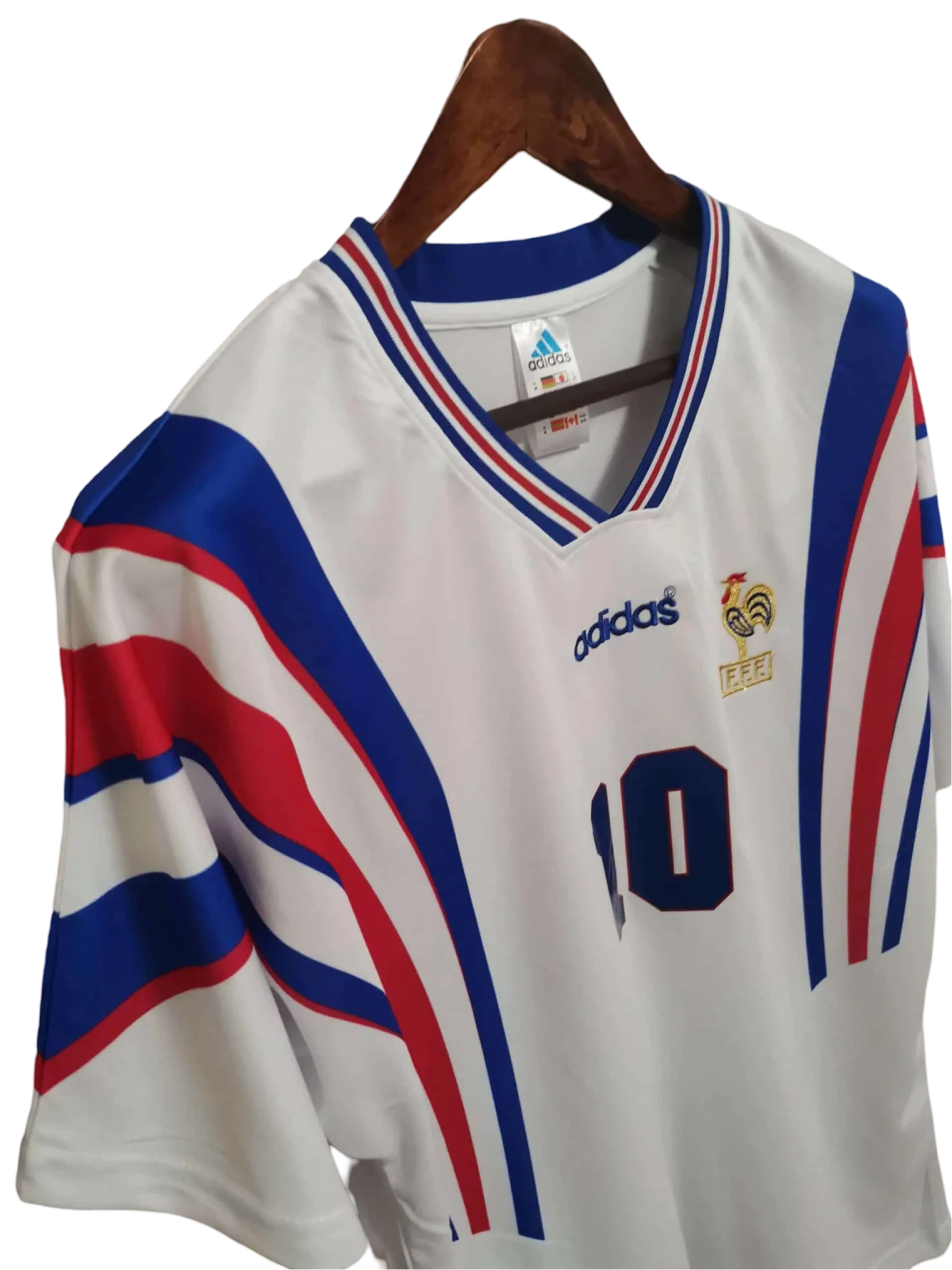 https://cdn.shopify.com/s/files/1/0826/7228/8075/files/19961997-france-away-retro-jersey-598288.webp?v=1741198519