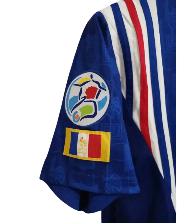 https://cdn.shopify.com/s/files/1/0826/7228/8075/files/19961997-france-home-retro-jersey-953200.webp?v=1741198521