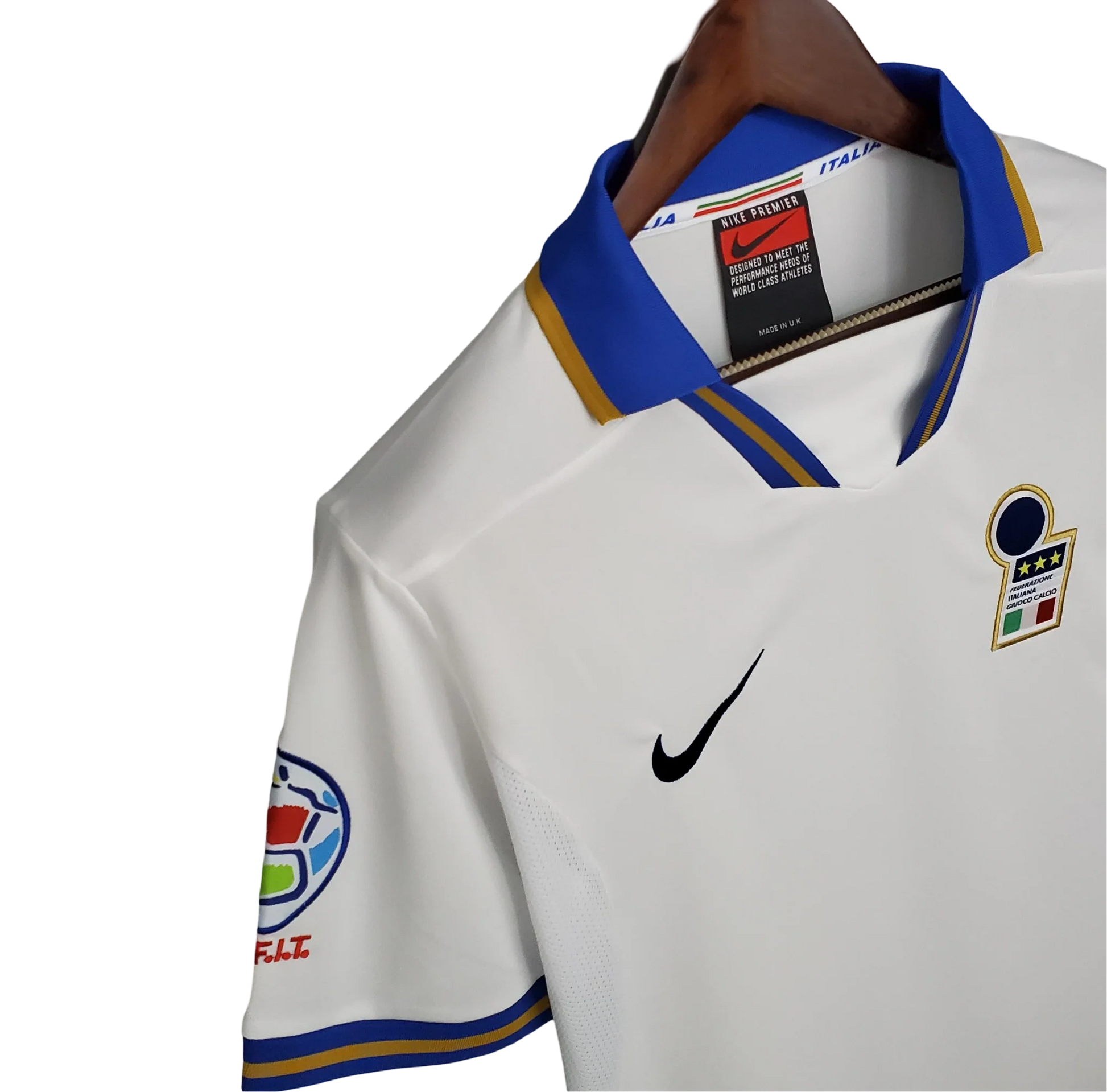 https://cdn.shopify.com/s/files/1/0826/7228/8075/files/19961997-italy-away-retro-kit-classickits433-309187.webp?v=1741198759