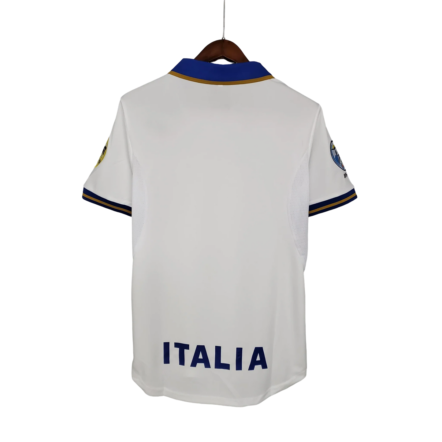 https://cdn.shopify.com/s/files/1/0826/7228/8075/files/19961997-italy-away-retro-kit-classickits433-499381.webp?v=1741198758