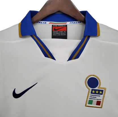 https://cdn.shopify.com/s/files/1/0826/7228/8075/files/19961997-italy-away-retro-kit-classickits433-798996.webp?v=1741198759