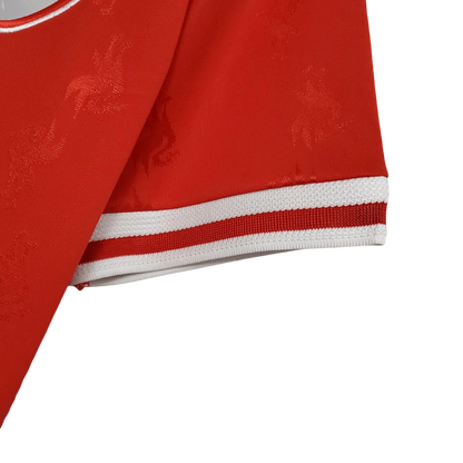 https://cdn.shopify.com/s/files/1/0826/7228/8075/files/19961997-liverpool-carlsberg-home-retro-kit-classickits433-162955.webp?v=1741199259