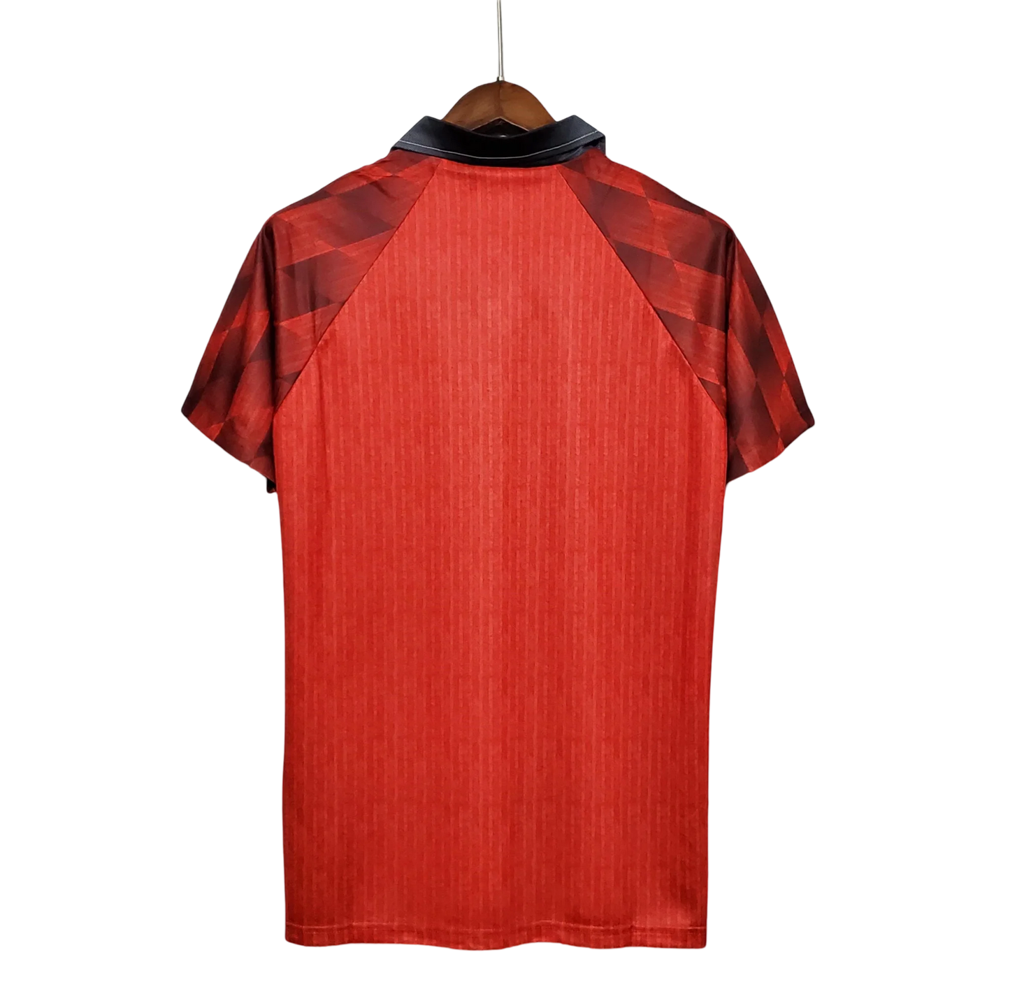 https://cdn.shopify.com/s/files/1/0826/7228/8075/files/19961997-manchester-united-sharp-home-retro-kit-classickits433-315164.webp?v=1741199155