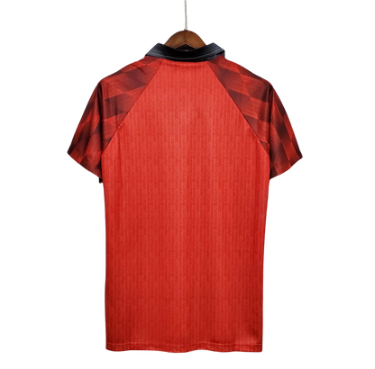 https://cdn.shopify.com/s/files/1/0826/7228/8075/files/19961997-manchester-united-sharp-home-retro-kit-classickits433-315164.webp?v=1741199155