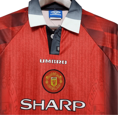 https://cdn.shopify.com/s/files/1/0826/7228/8075/files/19961997-manchester-united-sharp-home-retro-kit-classickits433-907484.webp?v=1741199154