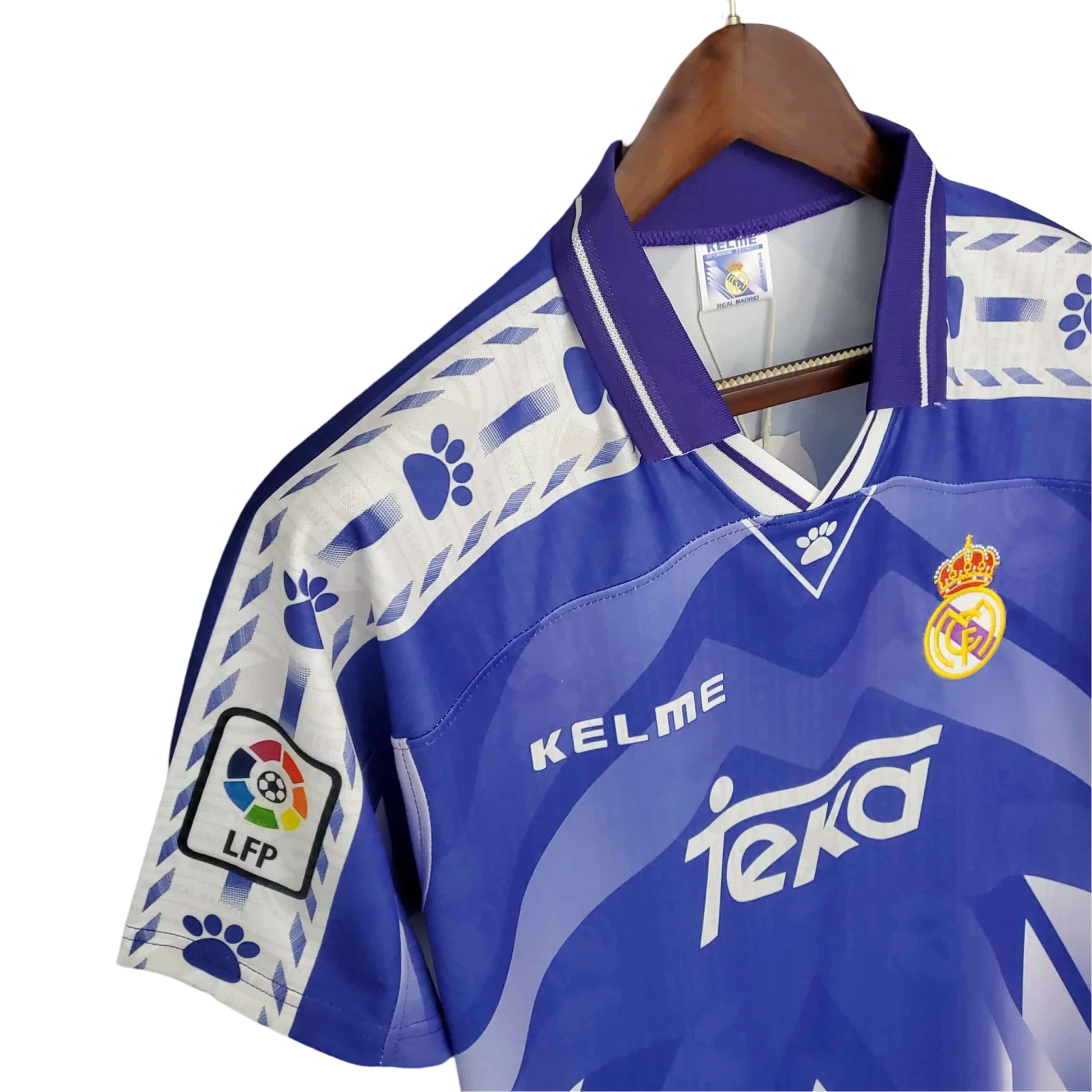 https://cdn.shopify.com/s/files/1/0826/7228/8075/files/19961997-real-madrid-teka-blue-away-retro-kit-classickits433-630882.webp?v=1741199048