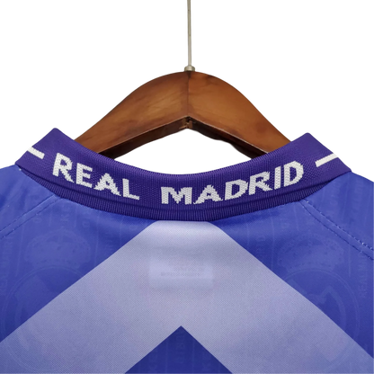 https://cdn.shopify.com/s/files/1/0826/7228/8075/files/19961997-real-madrid-teka-blue-away-retro-kit-classickits433-896590.webp?v=1741199046