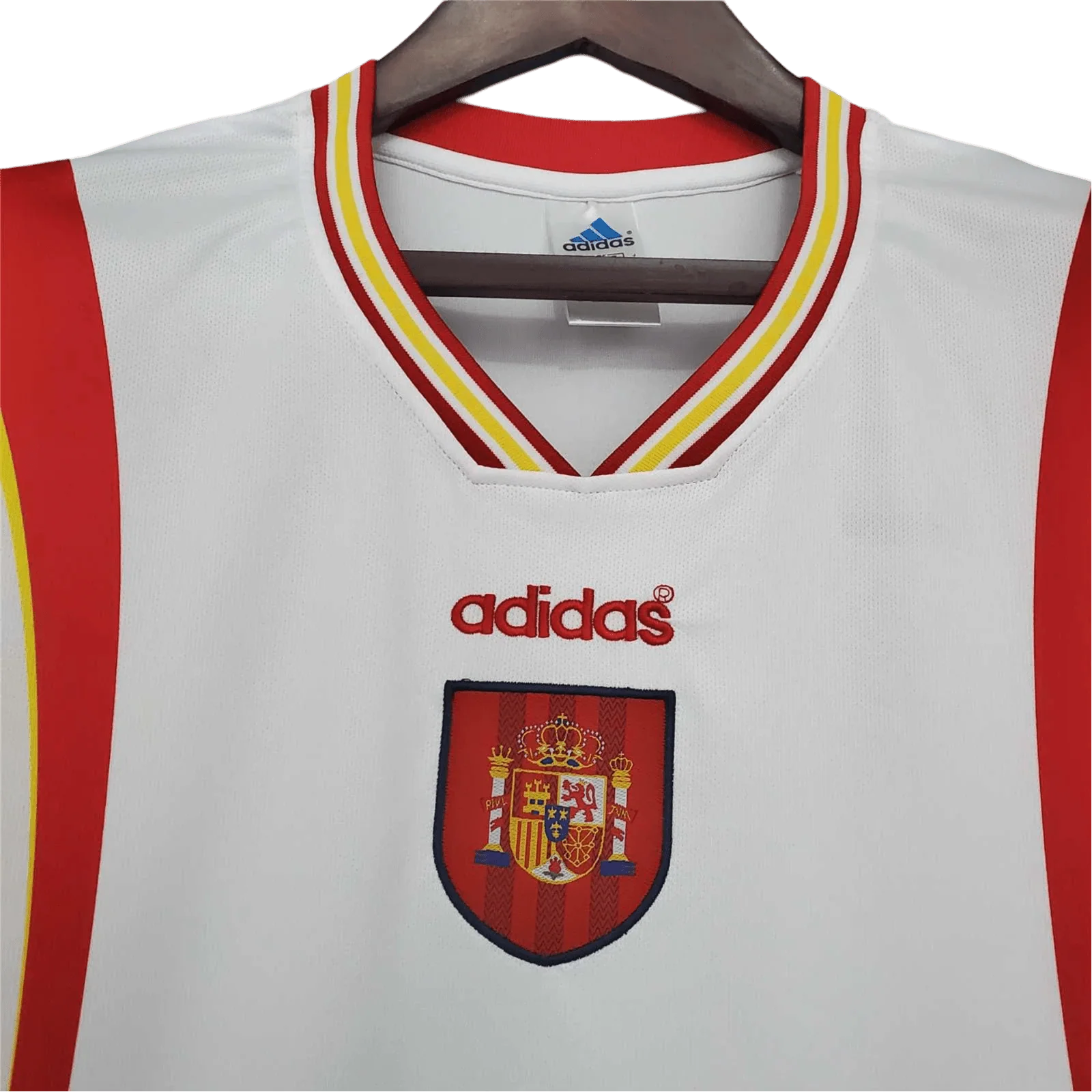 https://cdn.shopify.com/s/files/1/0826/7228/8075/files/19961997-spain-third-retro-kit-classickits433-791973.webp?v=1741198776
