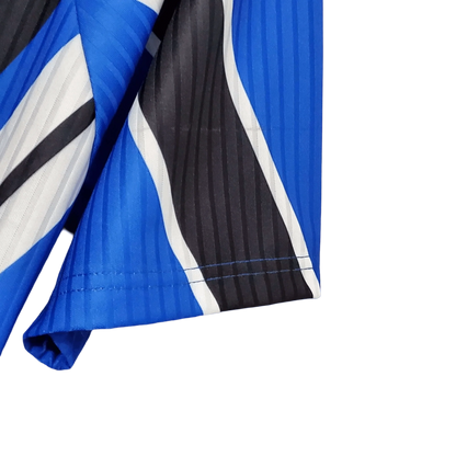 https://cdn.shopify.com/s/files/1/0826/7228/8075/files/19961998-manchester-united-sharp-blue-third-retro-kit-classickits433-112009.webp?v=1741199186